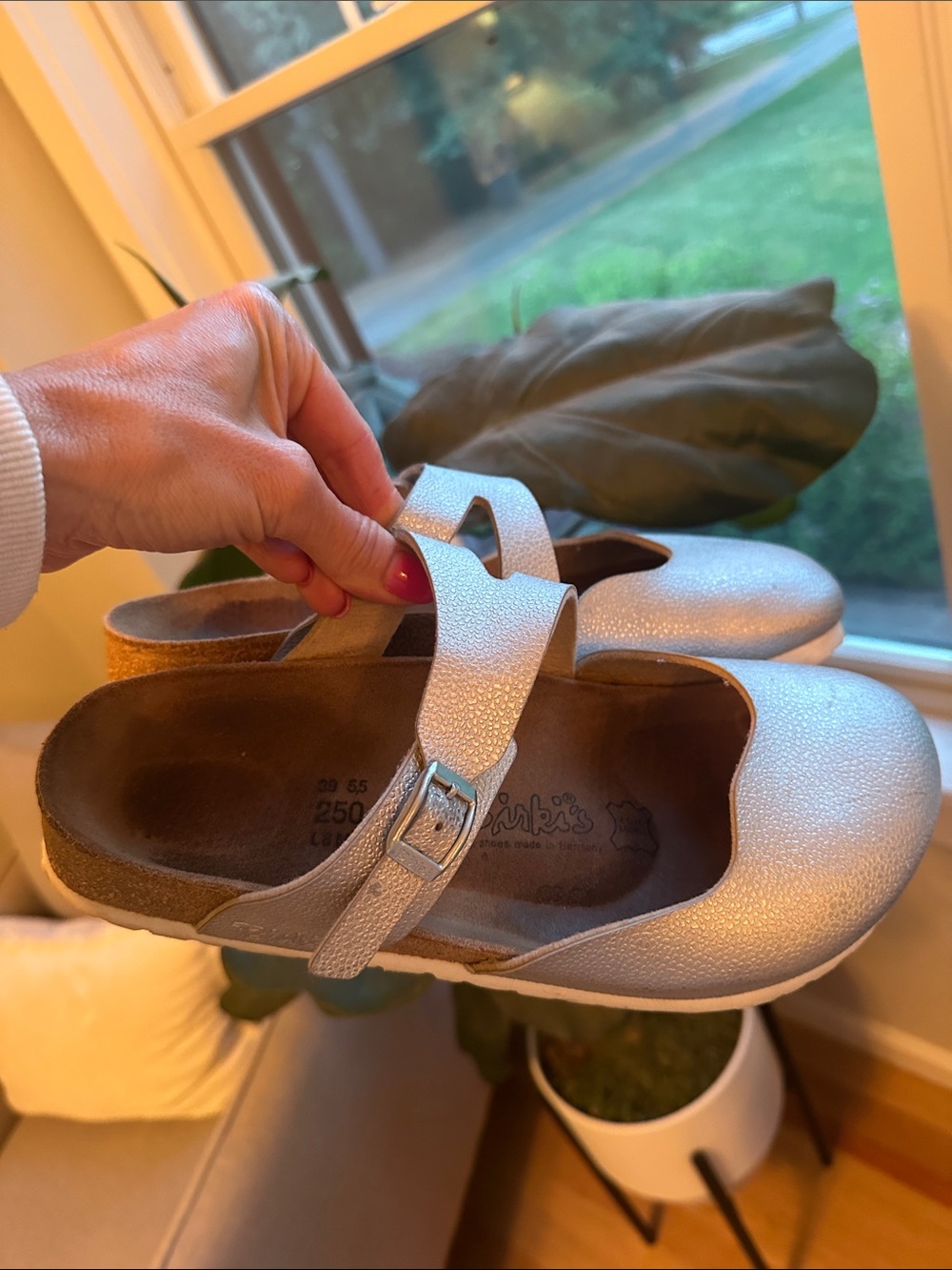 Birks!! 🩶 Silver Mary Jane with Buckle Strap & White Sole- super comfy! 39
